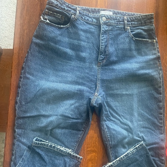 Loft, high rise, curvy straight crop, size 12 - Picture 1 of 4